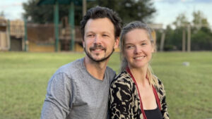 Aos 45 anos, ídolo de Malhação revela 3 segredos do casamento de 16 anos