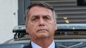 144 atendimentos médicos e domiciliar negada: o caso Bolsonaro