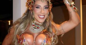 Tati Minerato desfila na Vilã de São José com ‘superpróteses’ de 650 ml: ‘Não atrapalham’