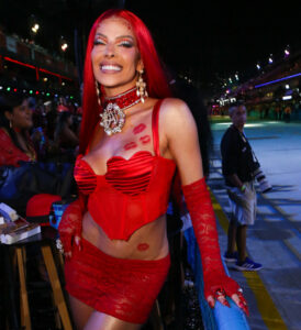 Camila Pitanga aposta em muito brilho e plumas no tradicional Baile do Copa; veja quem esteve por lá!