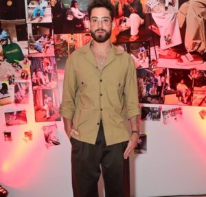 João Guilherme abre álbum de fotos na neve e brinca: Alguém me esquenta por favor