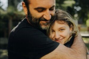 Pai de Isabel Veloso comenta sobre seu primeiro aniversário sem a filha: “Pela primeira vez, você não está aqui”