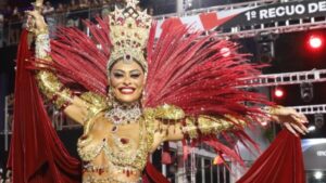 Juliana Paes retorna à Viradouro e protagoniza momento marcante na Sapucaí