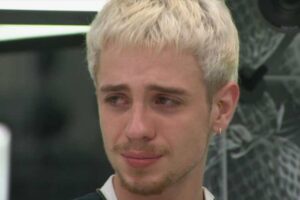 BBB26: Juliano Floss tem crise de choro e é amparado no reality: “Ela abriu uma ferida”