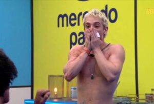 BBB26: No Quarto Secreto, Juliano Floss comemora: “Meu Deus, eu vou banhar pelado”