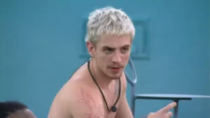 BBB 26: Juliano Floss anuncia que irá tomar banho pelado