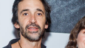 Aos 49 anos, Julio Andrade faz rara aparição ao lado da esposa. Saiba quem é