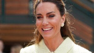 Kate Middleton revela mudança de hábito após diagnóstico de câncer durante visita oficial em Londres