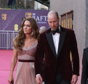 Príncipe William e Kate Middleton revelam filmes favoritos antes de premiação e princesa repete vestido de 2019