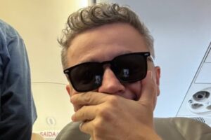 Namorando, Lucas Lima chama a atenção ao beijar outra mulher