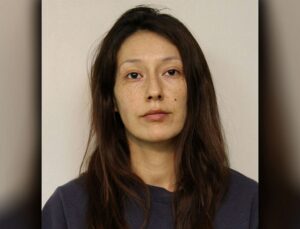 Mãe é condenada por matar filho, incendiar casa e causar morte de outra criança; VEJA VÍDEO