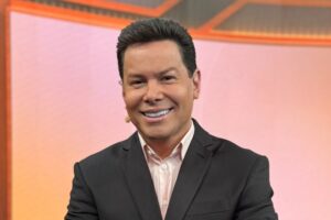 SBT pode lançar nova revista matinal com Marcão do Povo e jornalista