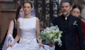 Maya Hawke se casa com Christian Lee Hutson em cerimônia surpresa no Dia dos Namorados em Nova York