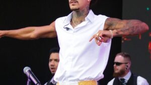 Aos 31 anos, cantor milionário se afasta da fama para cuidar da saúde; entenda o motivo