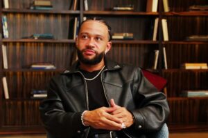 Memphis Depay deseja renovar contrato com o Corinthians