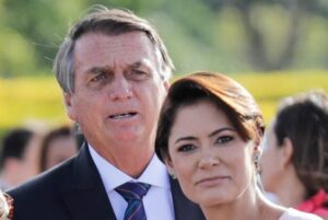 Bolsonaro passa mal na prisão e Michelle desabafa: “Dias difíceis”