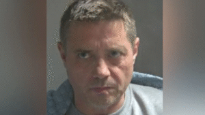 Ator John Alford, de “London’s Burning”, morre na prisão aos 54 anos