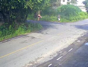 Mãe abandona bebê recém-nascida em bueiro; VEJA VÍDEO