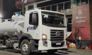 Mulher morre atropelada por caminhão de limpeza no Carnaval de Salvador no circuito Barra-Ondina