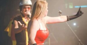 Mamonas Assassinas: Veja como está a musa de ‘Pelados em Santos’ três décadas depois