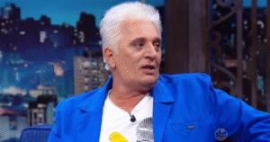 Ex-repórter do Ratinho diz ter sofrido humilhações nos bastidores: ‘Sempre foi homofóbico’