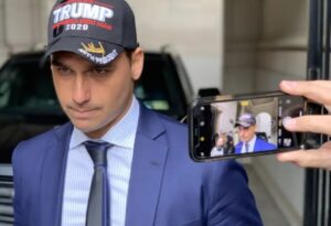 Eduardo Bolsonaro tem 15 dias para se defender em processo por abandono de cargo