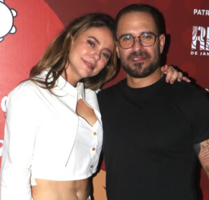 Diogo Nogueira homenageia Paolla Oliveira durante show: Grande mulher