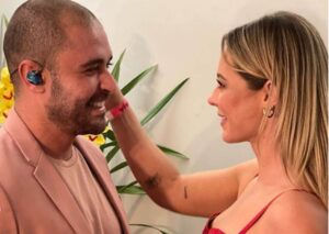 Diogo Nogueira homenageia Paolla em show: “Grande mulher”