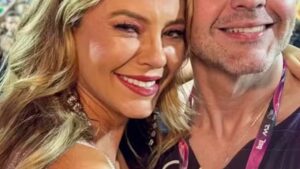 Parecidos? Paolla Oliveira surpreende ao mostrar foto rara com um dos três irmãos