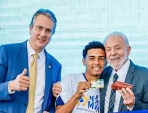 Governo inicia pagamento do Pé-de-Meia para estudantes; veja qual data você recebe