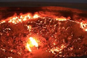 Você sábia? A Porta para o Inferno fica localizada no Karakum, no Turcomenistão