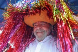47% avaliam positivamente homenagem a Lula no Carnaval