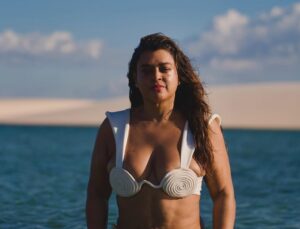 Drones iluminam céu de Salvador com rosto de Preta Gil durante Carnaval; VEJA VÍDEO