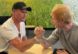 Chris Hemsworth e Ed Sheeran protagonizam disputa de queda de braço