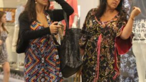 Aos 72 anos e com salários altos, atriz tem fortuna inimaginável e ajuda financeiramente amigos famosos