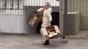 Aos 79 anos, atriz afastada das novelas é vista catando papelão nas ruas de São Paulo