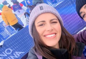 Repórter viraliza após aparentar embriaguez em transmissão ao vivo dos Jogos de Inverno; assista