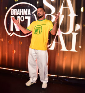 Ney Matogrosso emociona com desfile cheio de famosos pela Imperatriz Leopoldinense