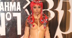 Sabrina Sato explica look simulando nudez e cita sexo liberado no carnaval: ‘Precisamos estar felizes’