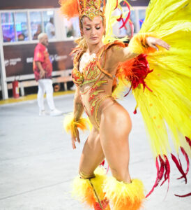 Musas do Salgueiro, Bruna Griphao e Gkay emocionam em estreia na Sapucaí