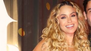 Fora do BBB, Sarah Andrade curte Carnaval com o namorado francês; foto