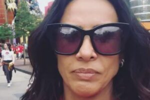 Scheila Carvalho quebra o silêncio após críticas sobre a mãe de 84 anos vender churros