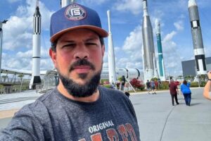 Cantor Sorocaba escapa de bombardeio em aeroporto de Dubai