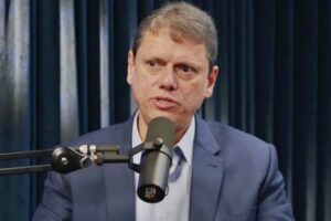 Tarcísio de Freitas sobre fim da escala 6×1: ‘Alguém conversou com aqueles que geram emprego?’