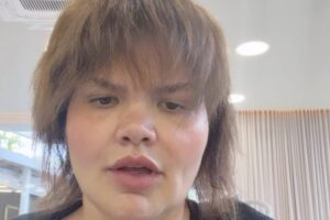 Thais Carla surge de cabelo curto e assusta fãs