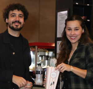 Thati Lopes anuncia nome da primeira filha durante chá de bebê