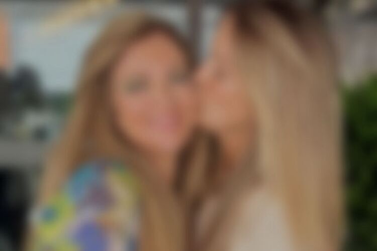 Ticiane Pinheiro aparece em foto com a irmã nas redes sociais e fãs comentam