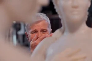 Kasper encontra estátua amaldiçoada em “Três Graças”