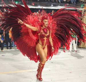 Após problema com costeiro, estilista se pronuncia e manda recado para Virginia Fonseca