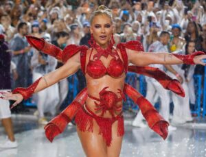 Grande Rio chama atenção da equipe de Virginia em desfile; VEJA